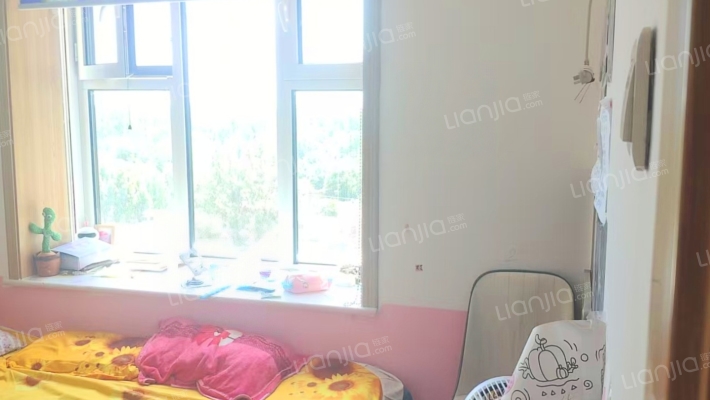 急售三利朝南大两居，价格美丽哦-卧室A