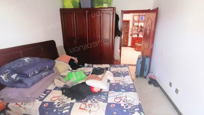 中间楼层，小区适合各个年龄段。环境好，生活便利。-卧室B