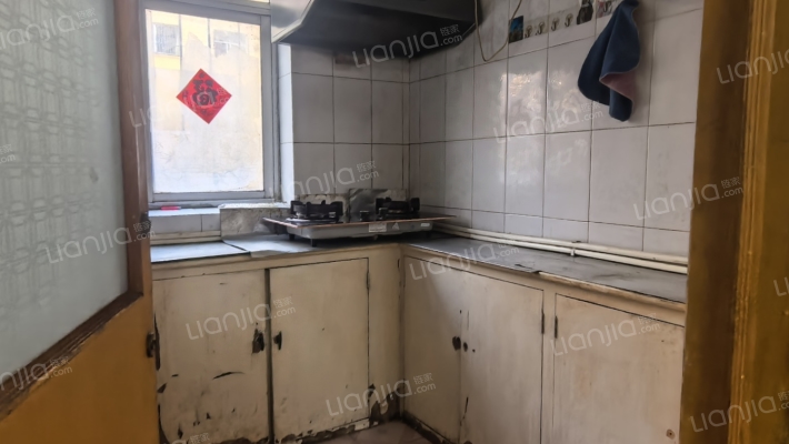 政法街 集中供暖 南北通透三居带小院-厨房