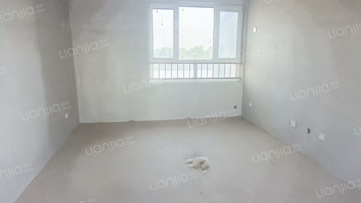 天保馨悦湾南北通透三居，毛坯随意装修，业主急售-客厅