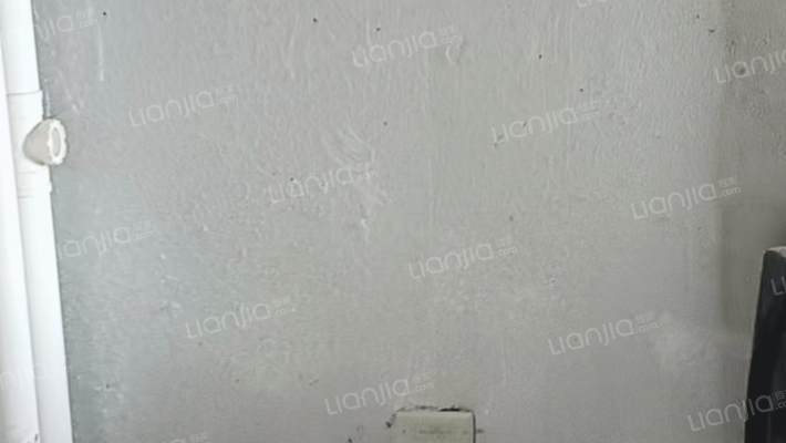 小区在市区西北，往北是北京琉璃河，300米到838车站-卫生间