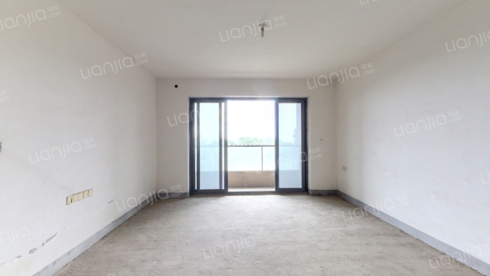 天安江畔珑园1期二手房实景图