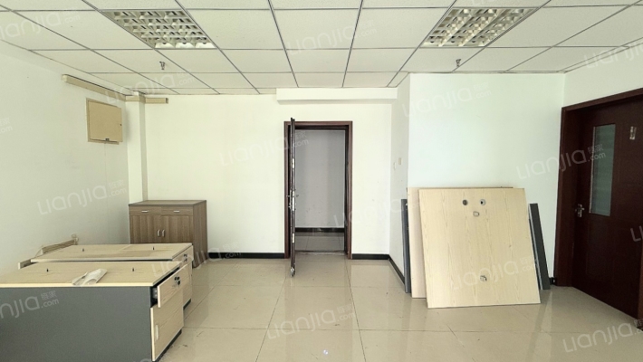 港基中心二手房实景图