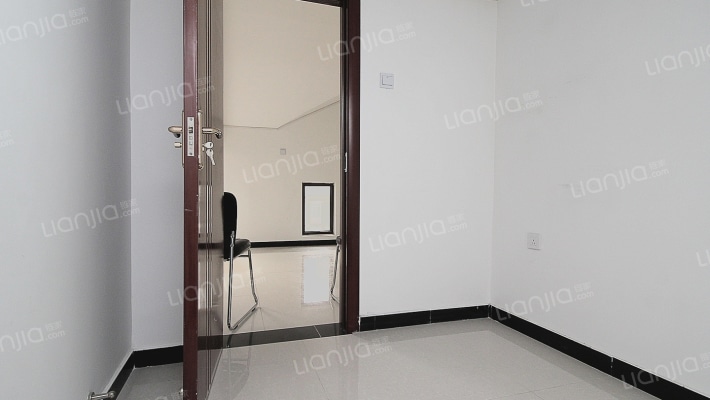 南北通透大户型洋房，采光好，视野好  带阁楼-卧室D