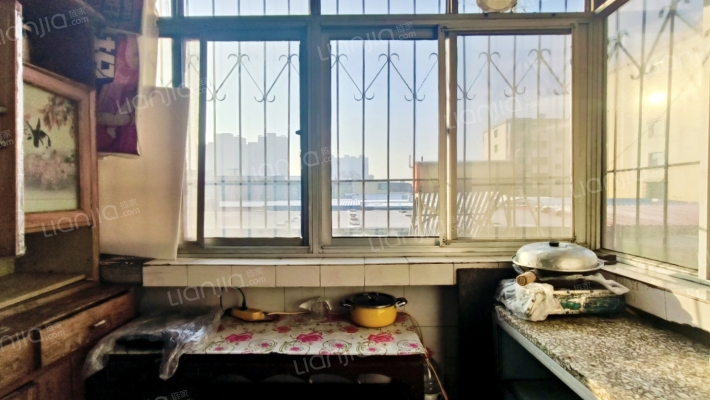 火车 站 旁 全阳两居 好楼层 集中供暖 免费停车-厨房A