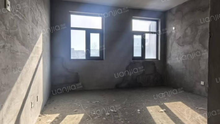 竹语堂 联排边户院子大 满五年 毛坯房 业主诚售-卧室C