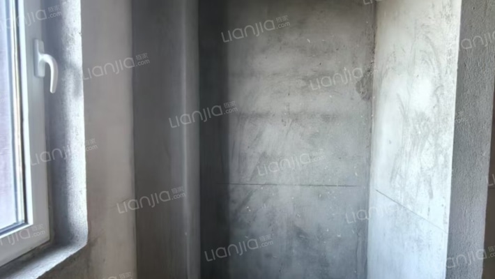 急售三利东区大三居，毛坯，价格美丽-卫生间