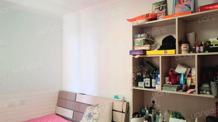 鸿坤高铁新干线，南北双通透C3户型三居室-卧室A