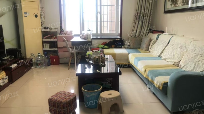 此房满五，电梯房，中间楼层交通便利-客厅