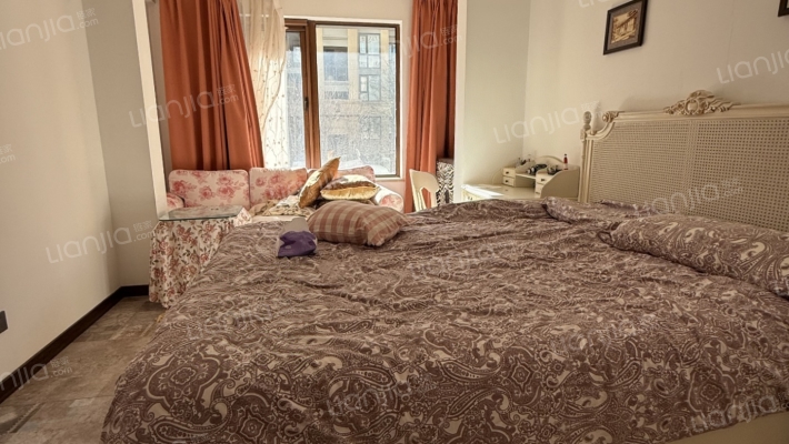 业主急售，尔湾下叠中间户，精装修，带车位-卧室B