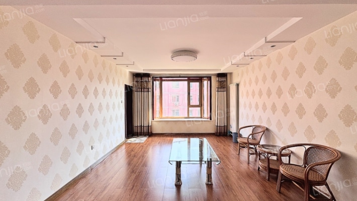 范阳路沿线 5居室 精装修 采光充足 通风好-客厅B