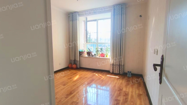 精装修拎包入住，全天采光无遮挡，视野好。-卧室B