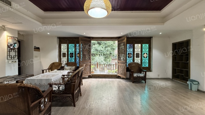 中央花园首期别墅二手房实景图