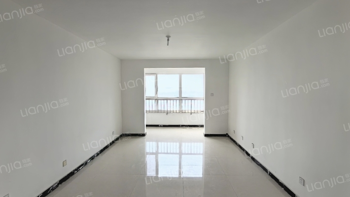 正规三居室，户型方正，高楼层，诚意卖-客厅