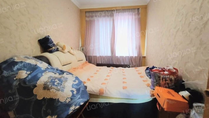 清凉寺区经典南北通透三居，拎包入住-卧室A