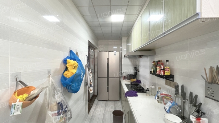 滨江路上住家精装大两房，保持新，业主安心出售-厨房