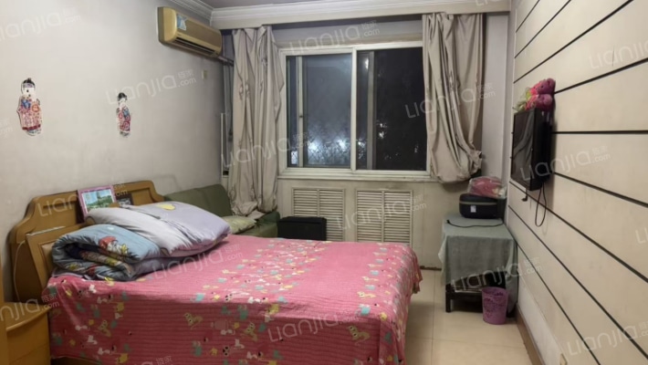 房本满五唯一，南北通透的三居两卫，好楼层，好户型。-卧室A