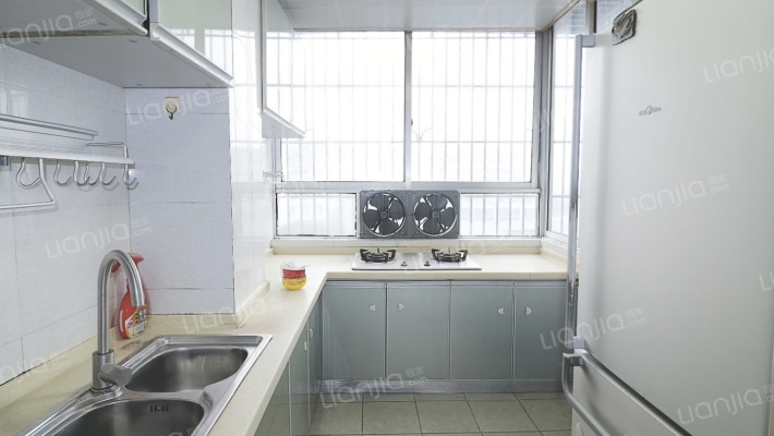 上江北 和苑小区 精装修三室 面积89平 看房方便-厨房