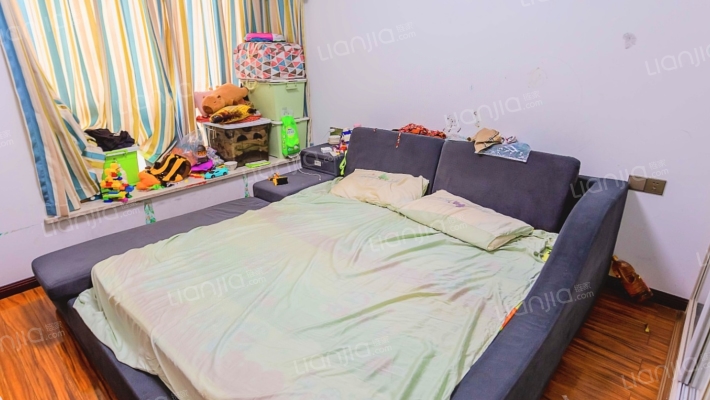 在水一方三期二手房实景图