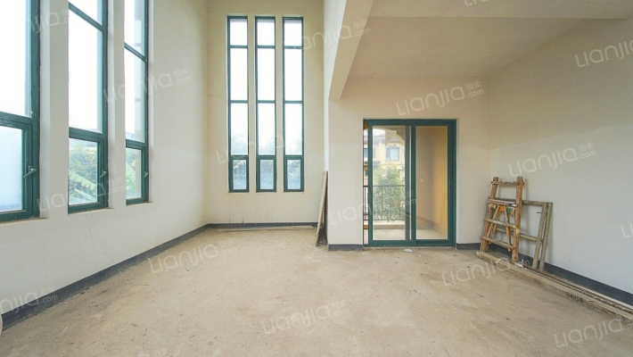 庆隆南山高尔夫国际社区山外山二手房实景图