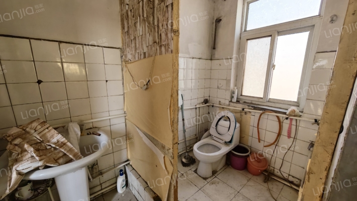 黎明小区 独门独院 二层小楼出售-卫生间