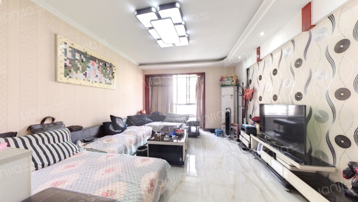 波西塔诺东郡二手房实景图