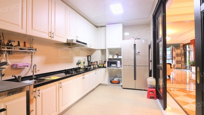 改善型5居室出售，小区环境好，户型方正-厨房