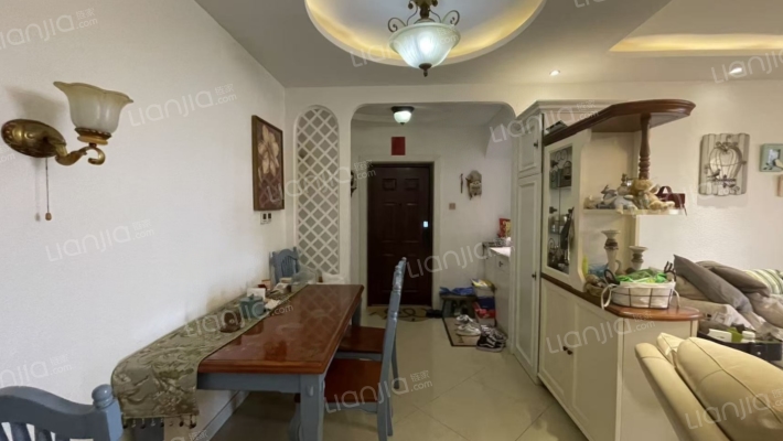 小区位置好，安静，出行方便，购物方便-餐厅