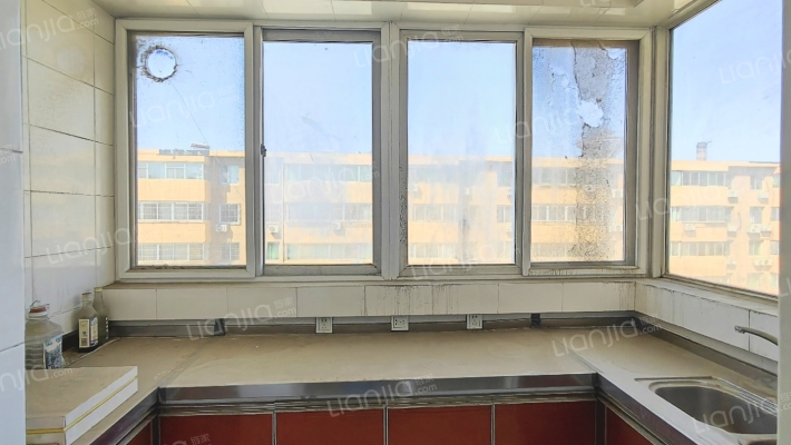 范阳路政法街清凉寺大两居次顶出售-厨房