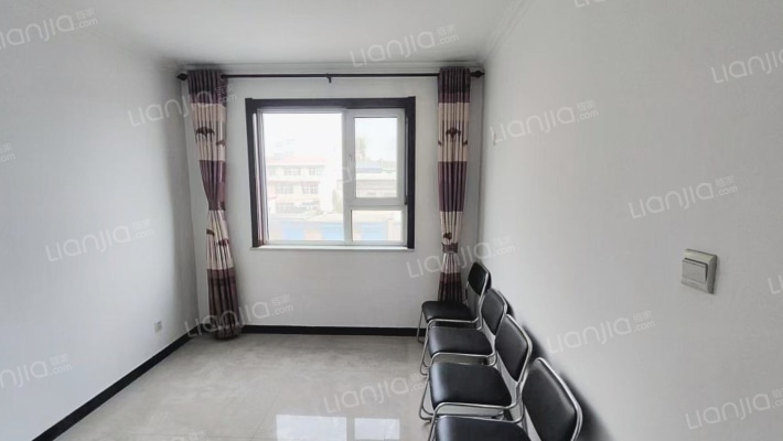 70年大产权，南北两居，满两年税少，带装修-卧室B