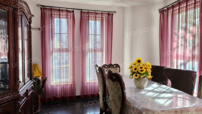 急售琉璃湖精装大独栋别墅，价格美丽-餐厅