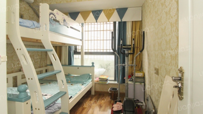 南门南滨帝景精装三房，带一个车位，可以看江-卧室B