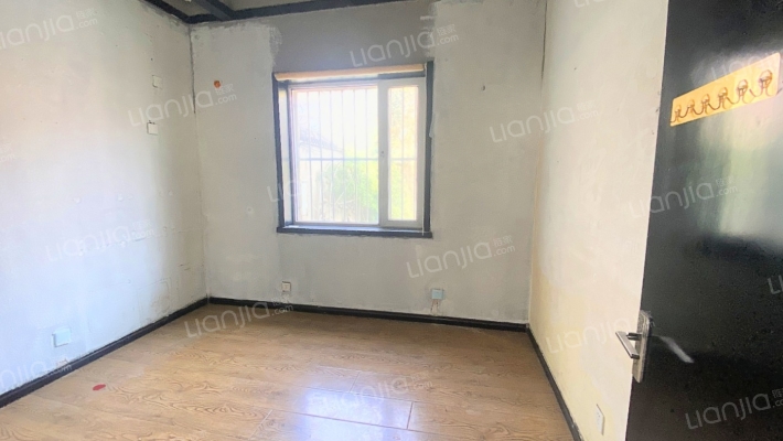 双语旁，独栋，满五，不唯一，位置好，购物方便，-卧室B