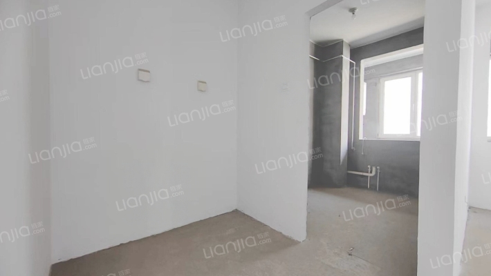 金竹花园南北通透大三居，视野开阔，配套齐全。-厨房