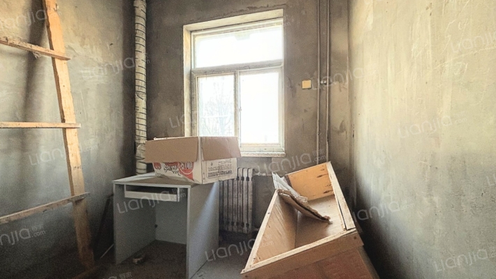 华阳别墅小区是独栋的，带一个小院，小区环境优美-卧室A