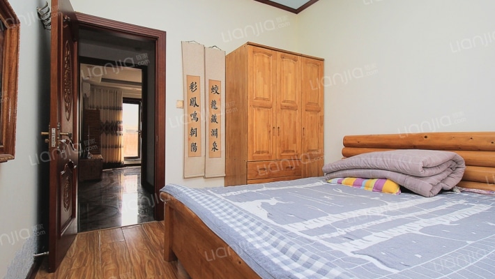 鸿坤理想湾洋房跃层 南北通透四居室 看房方便 精装修-卧室C