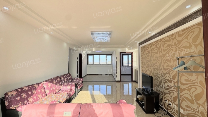 从幼儿园到高中师资充足，教学品质优.-客厅