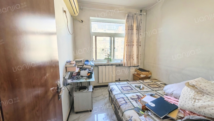 六十七处家属院   南北三居  采光没有问题  税少-卧室A