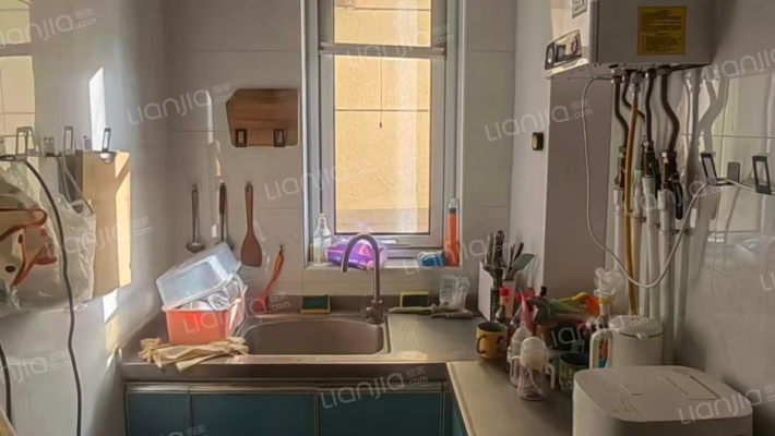 三利中和城一期南向大两居，采光好位置好门口838车站-厨房