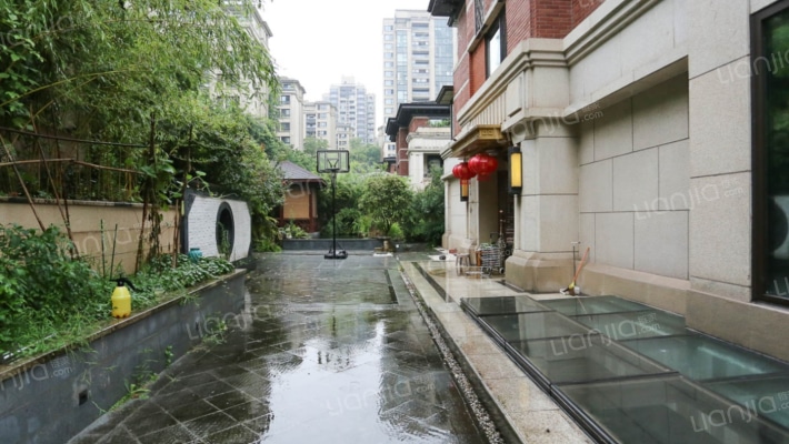 香港置地品质联排端户大花园300平米美式风带三车位-花园