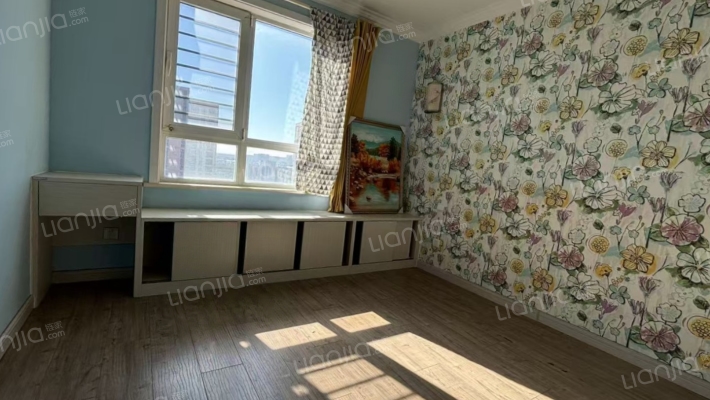 此房房本满五年税费低，采光没有遮挡-卧室B