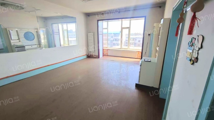 征费住宅楼二手房实景图