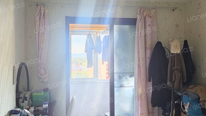 水岸花城好，房源环境好，交通便利。-卧室A