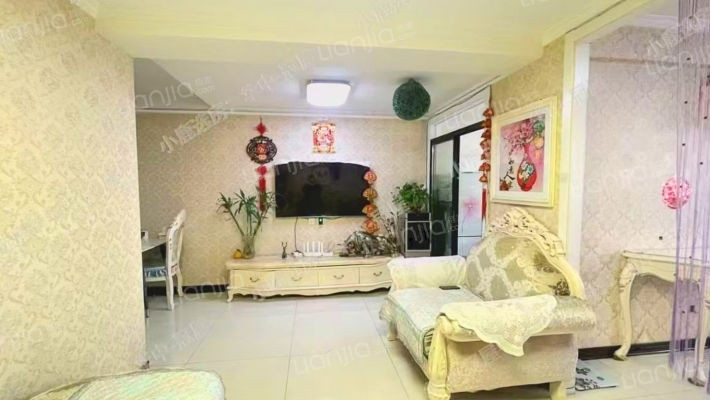 广场旁 电梯房 可贷款 配套齐 交通便利 满五税费低-餐厅