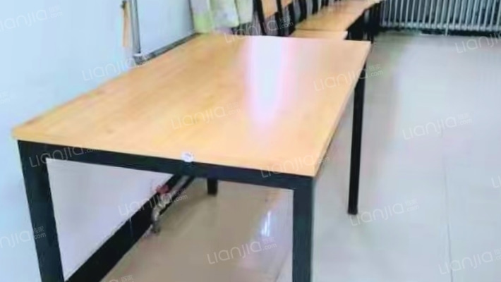 范阳路，板楼南北通透三居，交通方便-厨房