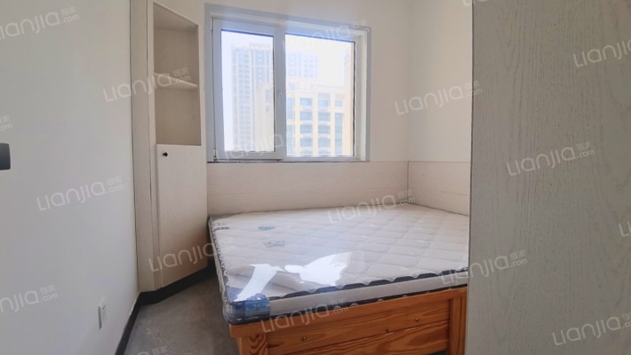 大社区，桃源新都孔雀城精装三居出售-卧室B