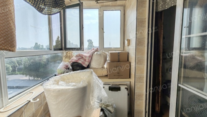 老火车站，建设路，近市场，房本满两年，精装修-阳台