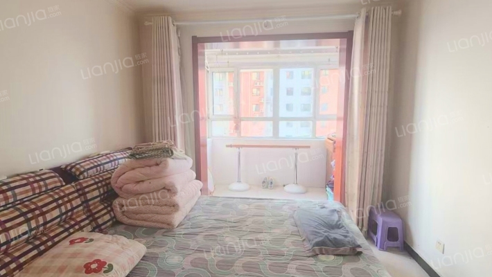 此房电梯房，中间楼层，采光充足，房本满五-卧室A