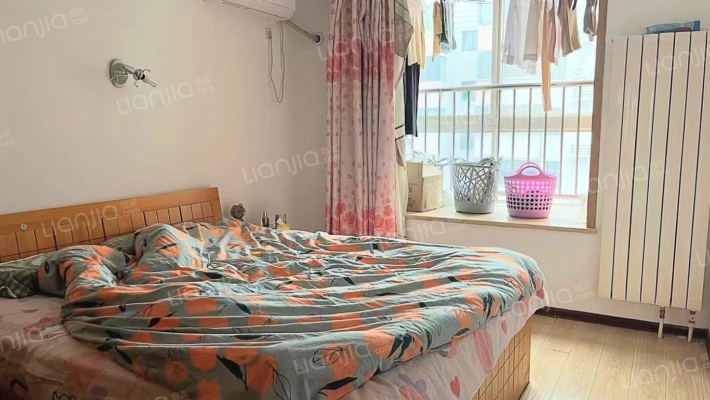 板楼天花板 中间楼层 采光好 视野好-卧室B