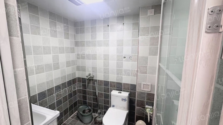 房本满二  电梯房 集中供暖 107国道旁出行方便-卫生间A